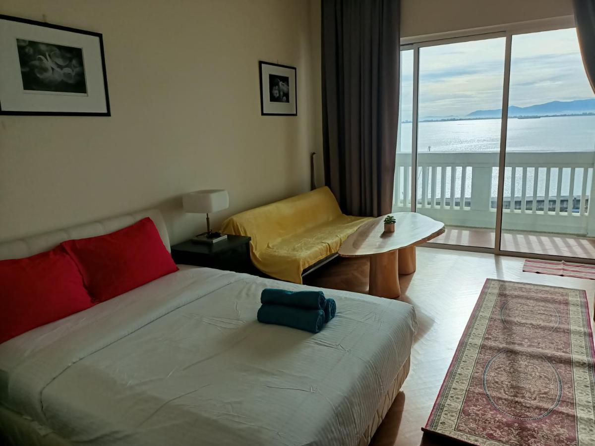 Straits Quay Marina Suites Penang By Aurorahomes Bagan Jermal Buitenkant foto