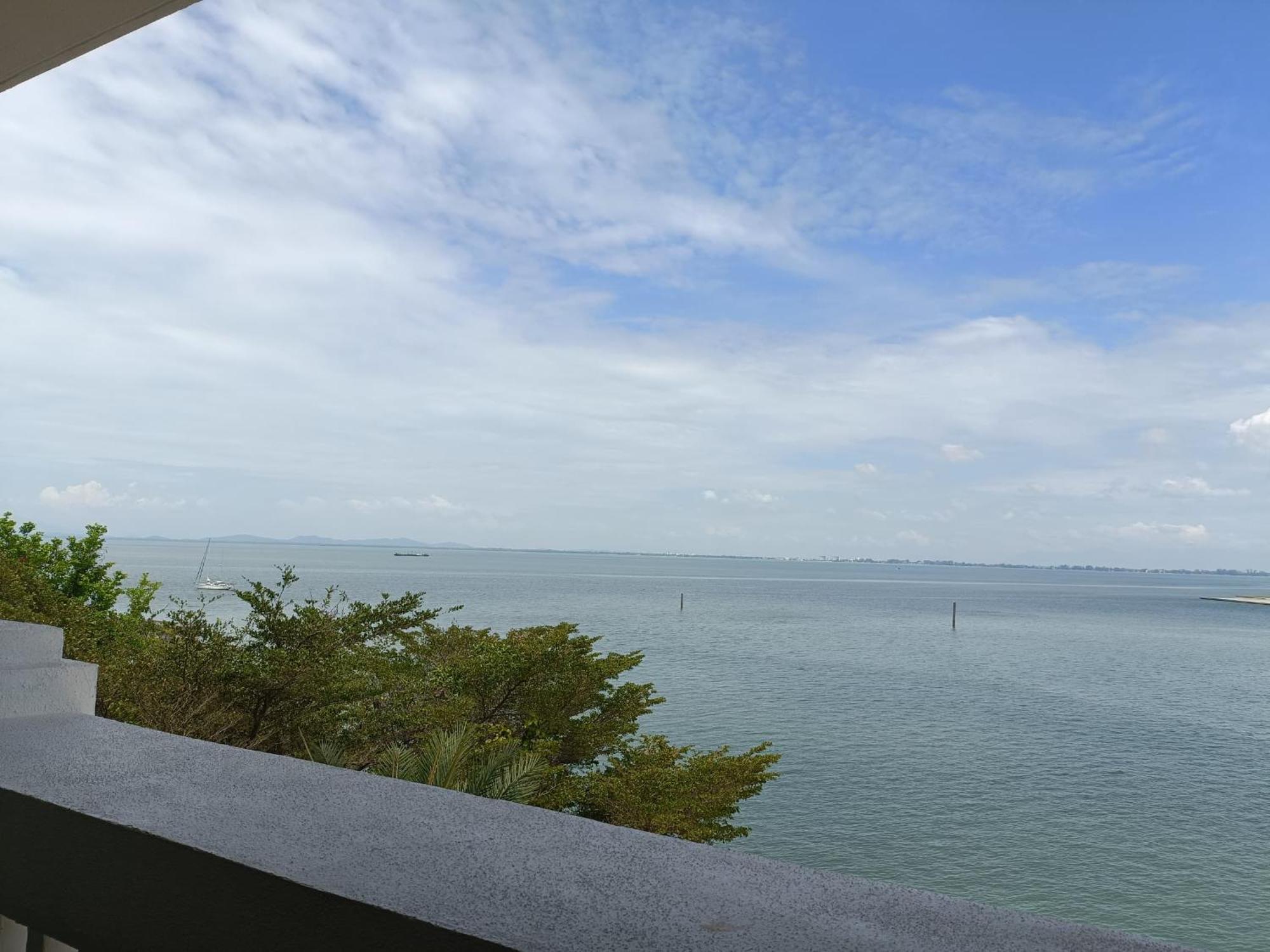 Straits Quay Marina Suites Penang By Aurorahomes Bagan Jermal Buitenkant foto