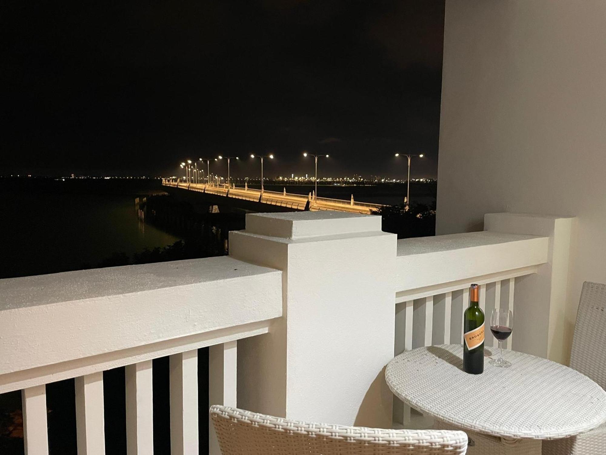 Straits Quay Marina Suites Penang By Aurorahomes Bagan Jermal Buitenkant foto